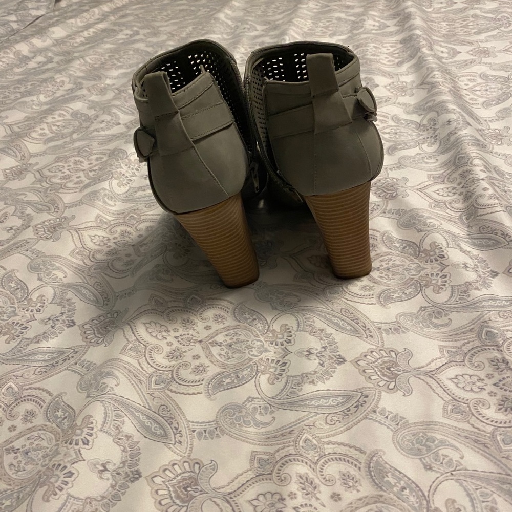 Open toe heals - Picture 2 of 5